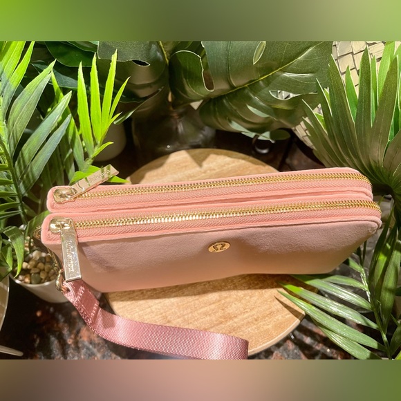 •Lululemon• Curved Velour Wristlet Pink Pastel LIMITED EDITION- GOLD Hardware - Picture 6 of 16